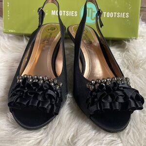 MOOTSIES TOOTSIES Mogiver Peep Toe Embellished Black Slingback Sandals SZ 6 1/2